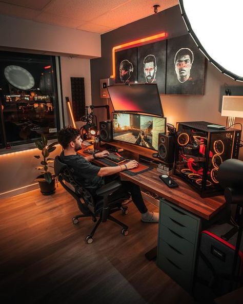 Andres Vidoza on Instagram: "What makes a great desk setup?👋🏽 ✎--------------------------------------- This is such a subjective question in my opinion... There are sooo many factors that contribute to making a setup great😅 I like to prioritize a good keyboard, my monitor layout and lighting🙌🏽 Those 3 things for me are a must 😋 I of course can't forget about the fact that a good chair and an awesome audio setup add to the mix 😅 But if I had to chose 3, it would be those❤️ How about you gu Samurai Hairstyle, Home Music Studio Ideas, Home Office Dark, Game Room Lighting, Small Game Rooms, Game Setup, Modern Home Offices, Computer Desk Setup, Hairstyle Men