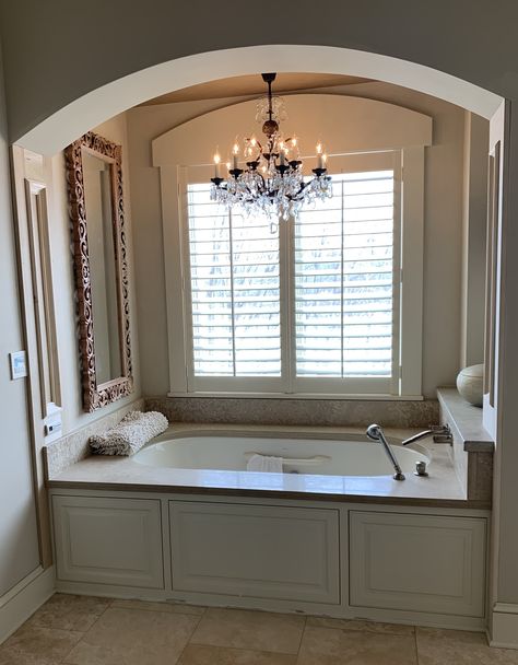 Tiny Master Bath With Tub, Large Tub Bathroom, Built In Bathtub Ideas, Large Bathtub Ideas, Garden Tubs Master Bath, Bloxburg Bathtub Ideas, Bath Inside Shower Area, Bathtub Window Decor, Big Tub Master Bath