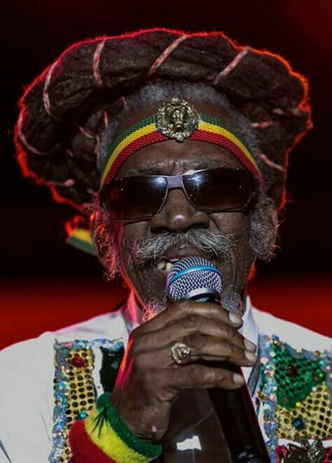 *Bunny Wailer* More fantastic pictures and videos of *The Wailers* on: https://de.pinterest.com/ReggaeHeart/ Hats, Bunny Wailer, The Wailers, Festival Captain Hat, Picture Video, Captain Hat, Vision Board, Festival, The Originals