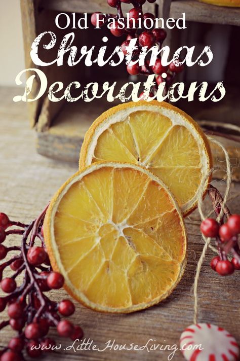 Cute and rustic old fashioned Christmas Decorations for your Christmas Tree. Great, simple, and frugal ideas! Glasgow Christmas, Old Fashioned Christmas Decorations, Ideas Decoracion Navidad, Old Fashion Christmas Tree, Homemade Christmas Ornaments Diy, Rustic Christmas Ornaments, Christmas Island, How To Make Christmas Tree, Decor Eclectic