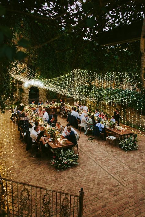 Small Garden Wedding Decorations, Small House Wedding Decorations, Garden Small Wedding, Modern Intimate Wedding, Elopement Wedding Dinner, Garden Lights Wedding, Garden Wedding Lights, Small Wedding Garden, Small Wedding Vibes