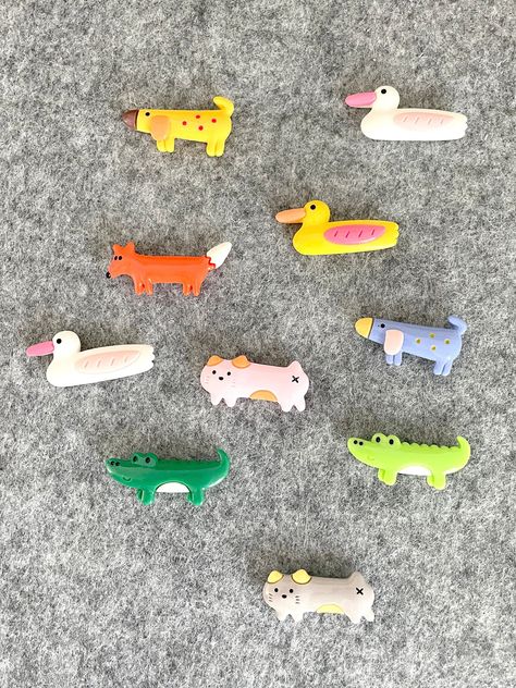 Beginner’s Guide to Making DIY Clay Fridge Magnets Dog Fridge Magnets, Little Clay Magnets, Polymer Clay Magnets Diy, Polymer Magnets, Fridge Magnets Ideas Creative, Clay Fridge Magnets Diy, Diy Magnets Fridge, Homemade Magnets, School Supplies Teacher