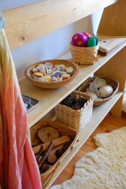 | .  Natural objects are always a good choice for toys, they left plenty of room for the imaginary of a child. Waldorf Playroom, Waldorf Preschool, Educational Activities For Preschoolers, Waldorf Montessori, Waldorf Homeschool, Natural Objects, Waldorf School, Waldorf Education, Natural Toys