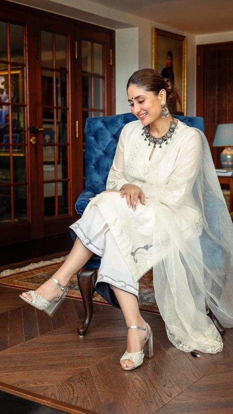 Kareena Kapoor Khan (@kareenakapoorkhan) • Instagram photos and videos Kareena Kapoor Indian Wear, Kareena Kapoor Khan Indian Wear, Kareena Kapoor Khan Casual, Kareena Kapoor Suit, Kareena Kapoor Outfits, Dream Manifestation, Celebrity Maternity, Indowestern Dresses, Desi Things