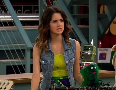 Laura Marano, Ally Dawson, Teen Music, Musician Aesthetic, Purple Contacts, Vanessa Marano, La Girls, Piano Guitar, Austin And Ally