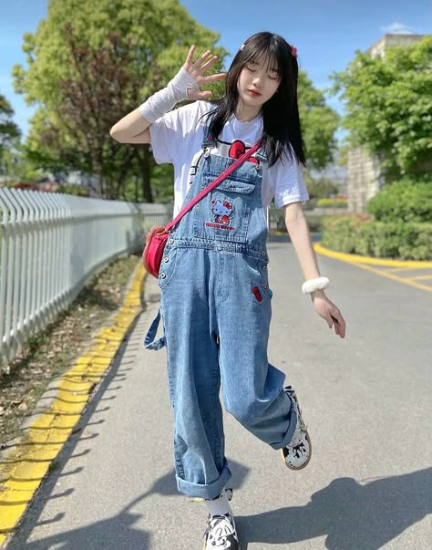 Overall Shorts Outfit, Cute Overalls, Celebrity Casual Outfits, Clothes Korean Style, My Dear Friend, Figure Poses, Pose References, Pose Reference Photo