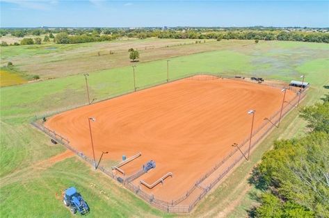 Horse arena roping arena Outdoor Rodeo Arena, Roping Arena Layout, Rodeo Arena Design, Roping Arena Ideas, Horse Arena Ideas, Roping Arena, Round Pens For Horses, Cattle Facility, Horse Riding Arena