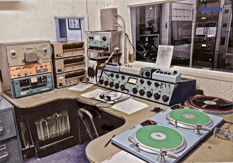 Old Radio Station Aesthetic, 80s Radio Station, Radio Studio Aesthetic, Radio Station Aesthetic, Radio Photoshoot, Radio Booth, Radio Images, Radio Station Studio, 1950s Radio