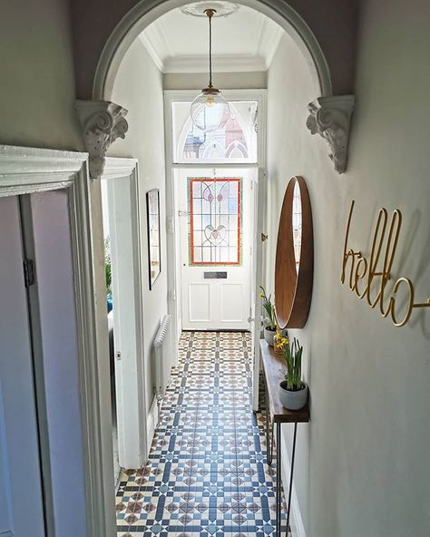 Hallway Entrance Ideas, Victorian Hallway Ideas, Victorian Terrace Hallway, Entrance Hall Decor, Victorian Hallway, Narrow Hallway Ideas, Hallway Entrance, Victorian Terrace House, Tiled Hallway