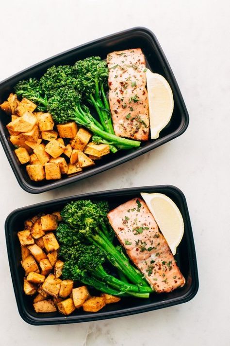 This bento box is one of 20 meals you can easily prep for the week ahead Sunday Meal Prep, Makanan Diet, Prepped Lunches, Meal Prep Bowls, Diet Vegetarian, Lunch Meal Prep, Easy Meal Prep, Easy Lunches, Healthy Meal Prep