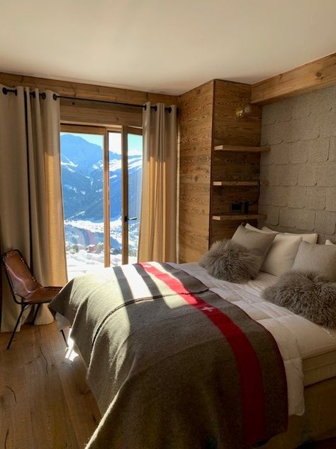 Chalet Aesthetic, Swiss Decor, Mountain Apartment, Ski Houses, Modern Ski Chalet, Chalet Bedroom, Lounge Rugs, Snow Lodge, Ski House Decor