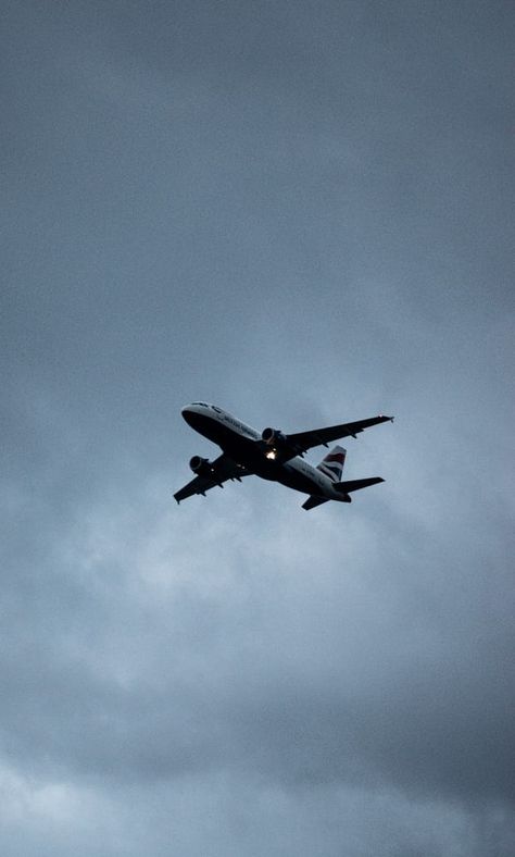 Thunder Pictures, Plane Wallpaper, Blue Airplane, Blue Sky Photography, Purple Lightning, Airplane Wallpaper, Dark Background Wallpaper, Hacker Wallpaper, Wallpaper Iphone Summer