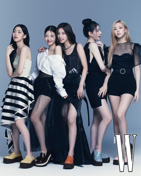 Itzy Ot5 Photoshoot, W Korea, Charles Keith, Kpop Girl Groups, Instagram Update, Korean Girl, South Korean Girls, K Pop, Kpop Girls