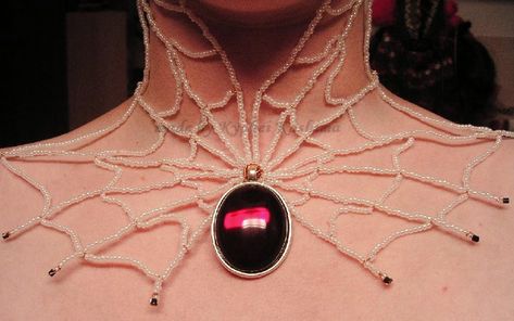 Pearl choker/collar with a large magenta colored gem centered within it. Goth Spider, Spider Costume, Spider Jewelry, Spider Necklace, Beaded Spiders, Special Clothes, Delica Beads, Onyx Bead, I'm Sorry