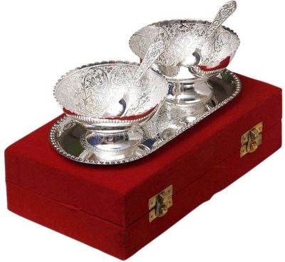 Sajawat Bazaar Brass Decorative Platter Price in India - Buy Sajawat Bazaar Brass Decorative Platter online at Flipkart.com Budget Friendly Wedding Favours, Antique Hand Painted Furniture, Diwali Pooja, Kitchenware Set, Brass Bowl, Indian Gifts, Budget Friendly Wedding, Floral Bowls, Flower Bowl