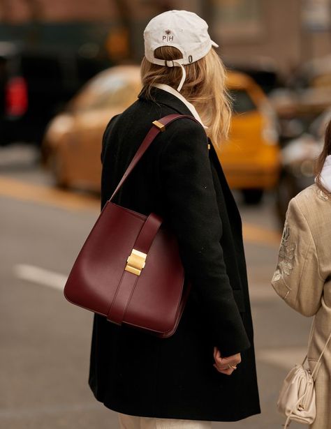 Colorful Jacket, Fashion Week Trends, Winter Bags, Platform Chelsea Boots, Style Pictures, Fall Bags, New York Street Style, High Leather Boots, Womens Handbags