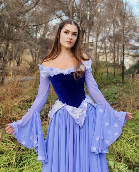 Off The Shoulder Medieval Dress, Sleeping Beauty Dress Aesthetic, Disney Princess Wardrobe, Aurora Sleeping Beauty Blue Dress, Blue Aurora Dress, Ren Faire Princess Costume, Ren Faire Princess Outfits, Blue Ren Faire Outfit, Ren Faire Outfits Princess