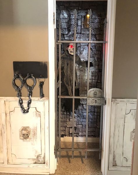 Dungeon Halloween Decorations, Dungeon Cell, Halloween Dungeon, Halloween Office, Halloween Decorating, Diy Window, Halloween 2024, Halloween Deco, Hallway Decorating