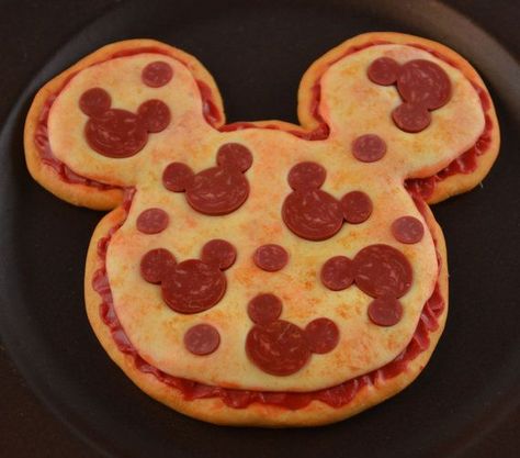 Mickey Mouse Pizza, I Love Disney, Pizza Shapes, Cute Pizza, Love Disney, Kawaii Cooking, Cute Baking, Easy Food Art, Fun Kids Food