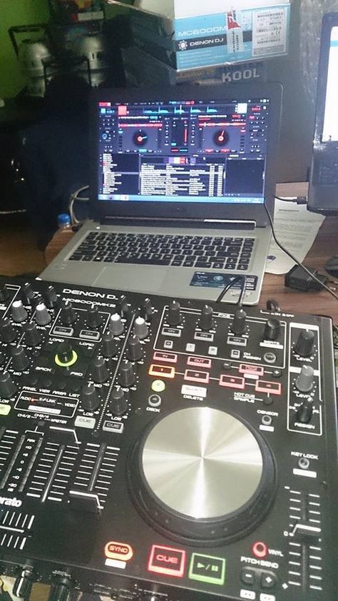 love this setup - Virtual DJ 8 Virtual Dj, Music My Life, Dj Setup, Green Screen Background Images, Screen Background, Aesthetic Videos For Edits Love, Music Production, Green Screen, Aesthetic Videos