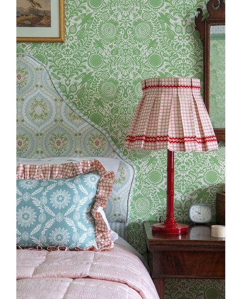 Charlotte Gaisford on Instagram: “Pretty green spare room is almost finished! the wallpaper is London Birds green, the lampshade is made from check red and created by…” Green Spare Room, Charlotte Gaisford, Headboard Fabric, Build Inspiration, Decorating Advice, Green Bedroom, Cottage Bedroom, Vintage Bedroom, English Country House