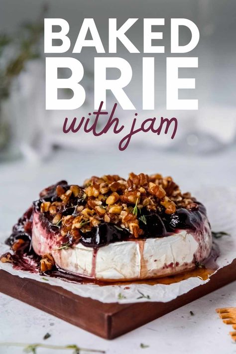 Brie With Jam, Brie Toppings, Brie Cheese Appetizer, Baked Brie With Jam, Brie Recipes Appetizers, Brie Cheese Recipes, Baked Brie Appetizer, Baked Brie Recipes, Brie Appetizer