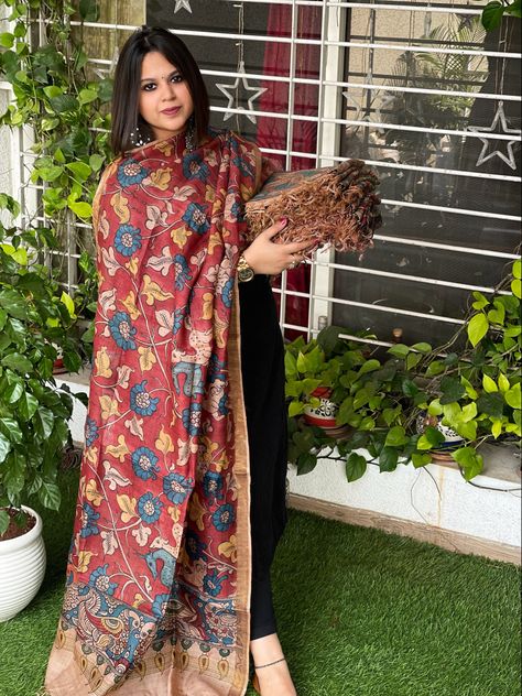 Kalamkari Dupattas in Tussar Silk and Cotton Pink Kalamkari Dupatta, Kalamkari Suit Designs, Kalamkari Dupatta With Dress, Kalamkari Dresses Kurti, Kalamkari Duppatas, Kalamkari Kurta Designs, Kalamkari Kurta, Dupatta Styling, Kalamkari Dupatta