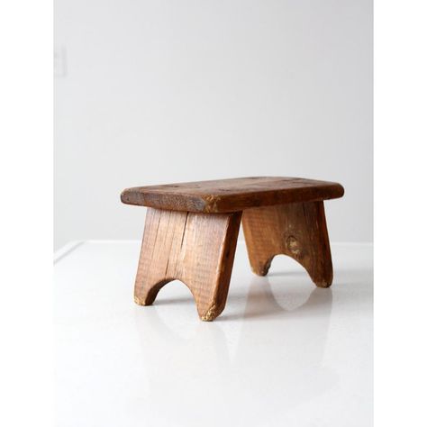 This antique low wooden stool makes a perfect accent piece with its primitive design and attractive wood finish. Put this footstool in any room to provide a rustic accent. Primitive Side Table, Chunky Wood Furniture, Folk Furniture, Wooden Stool Designs, Stool Ideas, Small Wooden Stool, Wooden Footstool, Diy Nature, Diy Stool