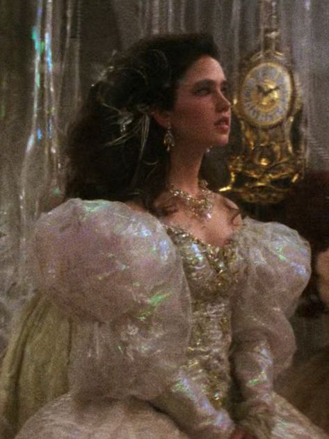 Sarah Labyrinth, Labyrinth Ball, Labyrinth Art, Labyrinth 1986, Labyrinth Movie, Brian Froud, Ball Aesthetic, Last Unicorn, The Last Unicorn