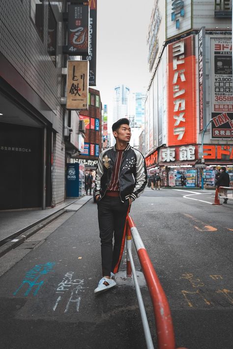 Souvenir Jacket Outfit, Japan Outfit Winter, Streetwear Outfit Men, Shirt Reference, Tokyo Outfits, Japan Photoshoot, Outfit Ideas For Winter, Varsity Jacket Outfit, Japan Outfits