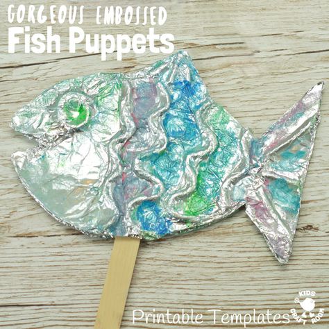 EMBOSSED FOIL FISH PUPPETS - A stunning fish craft with a difference! This embossed foil fish craft appeals to kids of all ages. Enjoy making fish puppets or fish pictures, the results are gorgeous! Foil Fish Craft, Fish Puppets, Fish Puppet, Easy Paper Folding, Foil Fish, Aluminum Foil Crafts, Fish Craft, Aluminum Foil Art, Kids Craft Room