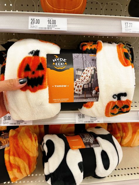 Soft and cozy Target Halloween blanket. Color is white with orange pumpkins Target Halloween Blankets, Halloween Fuzzy Blanket, Target Pumpkin Blanket, Halloween Fall Bedroom, Fall Target Aesthetic, Halloween Decor Inspo Living Room, Cute Fall Blankets, Cute Autumn Room Decor, Halloween Inspired Room