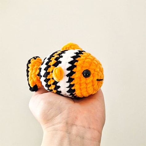 Crochet Fish Toy, Clown Fish Amigurumi Free Pattern, Crochet Clown Fish Pattern Free, Dory Crochet Pattern Free, Finding Nemo Crochet Pattern, Crochet Gold Fish Pattern Free, Crochet Clown Fish, Nemo Crochet Pattern Free, Nemo Crochet Pattern