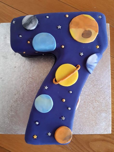 Simple Space Birthday Cake, Space Number Cake, Space Cake Ideas Simple, Space Themed Cakes Kids, Space Birthday Cake Ideas, Space Cake Diy, Simple Space Theme Cake, Simple Space Cake, Space Birthday Cake Boys