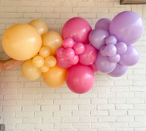 Fun Balloon Ideas, 3 Color Balloon Garland, Small Balloon Garland Ideas, Grab And Go Garland, Grab And Go Balloons, Balloon Garland On Wall, Spring Balloon Garland, Small Balloon Arch, Grab And Go Balloon Garland