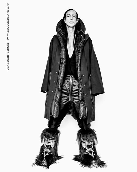 Moncler x Rick Owens “A Story About Personal, Intimate Space”—and a Tour Bus—for Moncler | Vogue Avangard Fashion, Rick Owens Outfit, Rick Owens Fashion, Rick Owens Shoes, Hollywood Boulevard, Archive Fashion, Avant Garde Fashion, Boots Outfit, We Wear