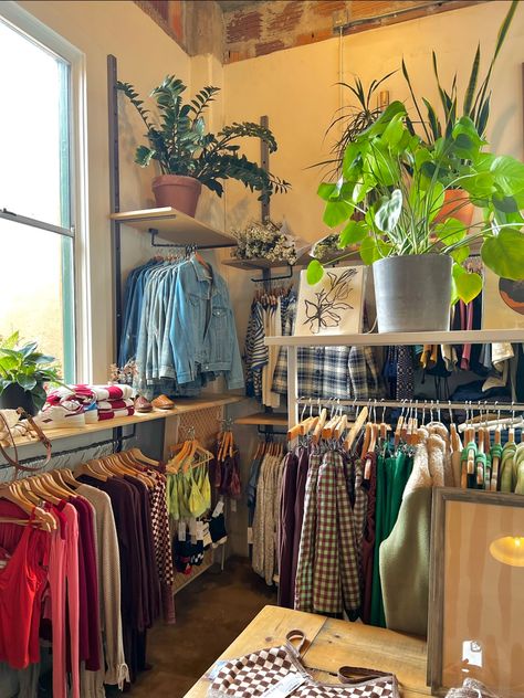 Closet Of Clothes Aesthetic, Vintage Shop Decor, Second Hand Store Aesthetic, Thrift Store Astethic, Vintage Clothes Shop Aesthetic, Vintage Clothing Shop Display, Thrift Shop Design Ideas, Retail Store Aesthetic, Second Hand Shop Ideas