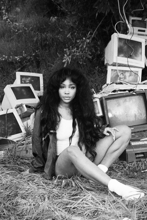 Sza Singer, Sza Ctrl, Collage Des Photos, Color Poster, Black And White Color, Poster Colour, Black And White Posters, Free Hd Wallpapers, Black N White