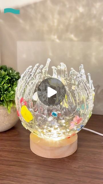 Art With Balloons, Resin New Idea, Uv Resin Craft Ideas, Resin Art Ideas Projects, Resin Lamp Ideas, Expositharz Diy, Amazing Resin Ideas, How To Make Resin Crafts, Resin Crafts Tutorial Videos