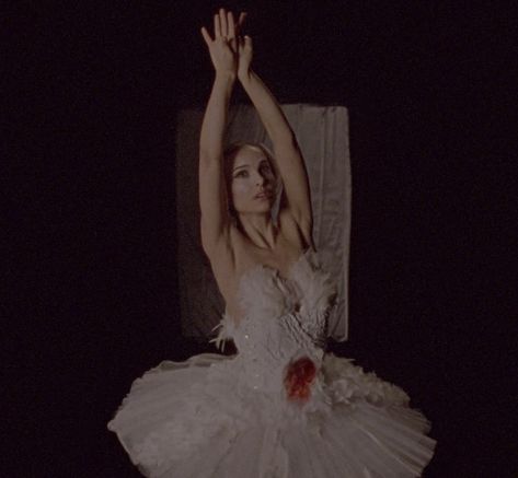 Black Swan Ending, Swan Core, Black Swan Movie, Black Swan 2010, Swan Queen, I Love Cinema, Swan Song, Girl Movies, White Swan