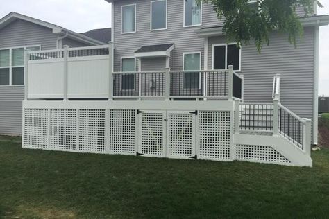 Trex® Deck with White Privacy Wall & White Lattice Skirting | Rock Solid Builders, Inc. Privacy On Deck, Shed Under Deck, Underneath Deck Ideas, Fence Backyard Ideas, Lattice Skirting, Deck Lattice, Deck Skirt, Porch Lattice, Fence Backyard