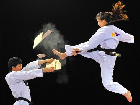 Martial Arts Photography, Korean Martial Arts, Taekwondo Girl, Martial Arts Girl, Karate Girl, Pencak Silat, Martial Arts Women, Hapkido, Martial Artists