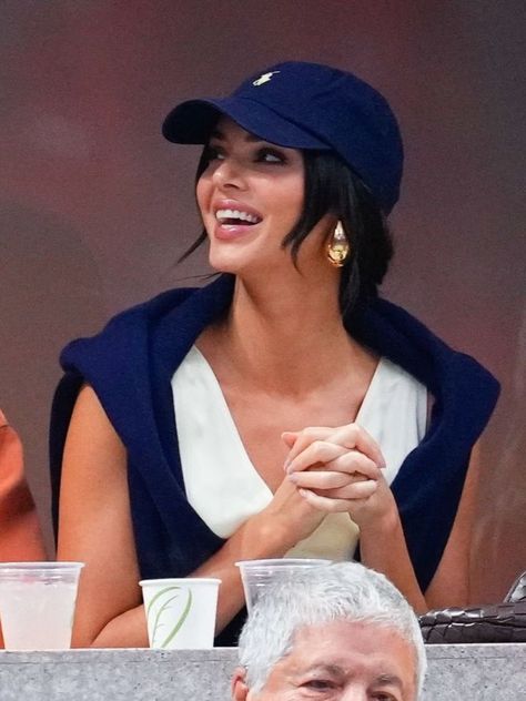 Ralph Lauren Cap, Baseball Cap Outfit, Gala Gonzalez, Ralph Lauren Hats, Emmanuelle Alt, Cap Outfit, Kendall Style, Kendall Jenner Outfits, Jenner Style