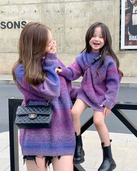 Mother Daughter Poses, Sweaters Dress, New Mommy, Dress 2022, Mother Daughter Dress, Family Look, Matching Clothes, Fashion Top Outfits