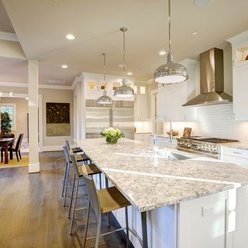 summer cleaning checklist Long Narrow Kitchen, Kitchen With Long Island, Outdoor Kitchen Countertops, Long Kitchen, Narrow Kitchen, Open Concept Floor Plans, White Kitchen Design, Design Websites, Kitchen Marble