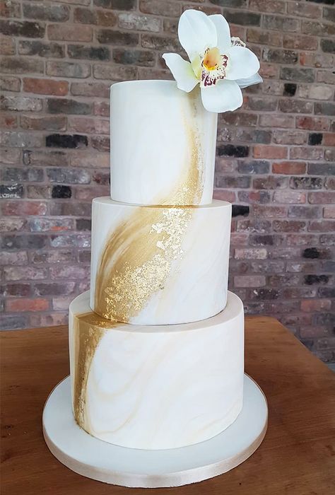 marble wedding cakes white wedding cake sam cupcakesyumyum Wedding Cake Marble, White And Gold Wedding Cake, White And Gold Wedding, Wedding Cake Prices, Big Wedding Cakes, Wedding Cake Recipe, Lace Wedding Cake, Romantic Wedding Cake, Marble Wedding