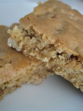 Butterscotch Bars ~ {Grannie's Old Fashioned} ~ These are not "my" Grannie's Butterscotch Bars. The recipe came from the April 17, 2009 Family Circle Magazine. Walnut Blondies, Banana Blondies, Caramel Blondie, Butterscotch Bars, Butterscotch Blondies, Oatmeal Squares, Chocolate Chip Blondies, Apple Cider Caramels, Peanut Butter Oatmeal