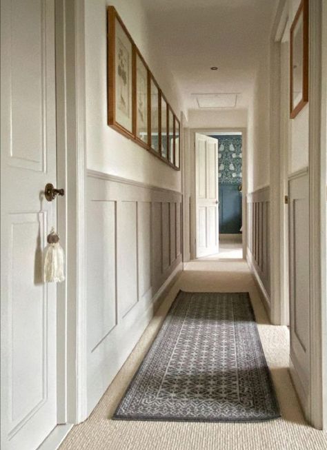 Country Cottage Hallway Ideas, Hallway Decor Ideas, Western Cottage, Hallway Makeover, Decor Hallway, Narrow Hallway Decorating, Hallway Designs, Hallway Design, Hallway Decor