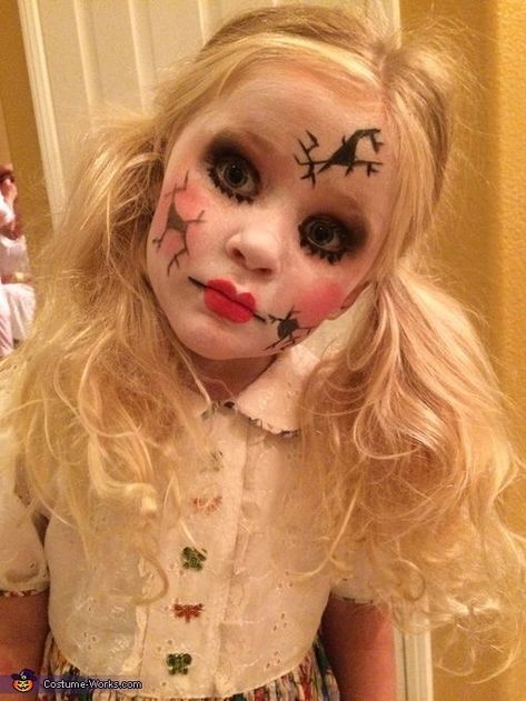 Creepy Doll Costume, Cracked Doll, Funny Group Halloween Costumes, Annual Halloween Party, Doll Halloween Costume, Halloween Costumes For 3, Hallowen Costume, Creepy Doll