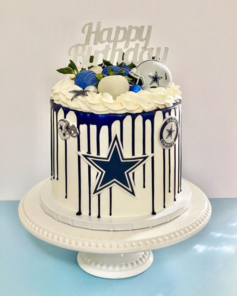 Small Dallas Cowboys Cake, Dallas Cowboys Grooms Cake, Dallas Cowboys 1st Birthday Party, Dallas Cowboy Party Ideas, Dallas Cowboy Birthday Party, Cowboys Cake For Men, Cowboys Cake Ideas, Dallas Cowboys Theme Party, Dallas Cowboys Party Decorations